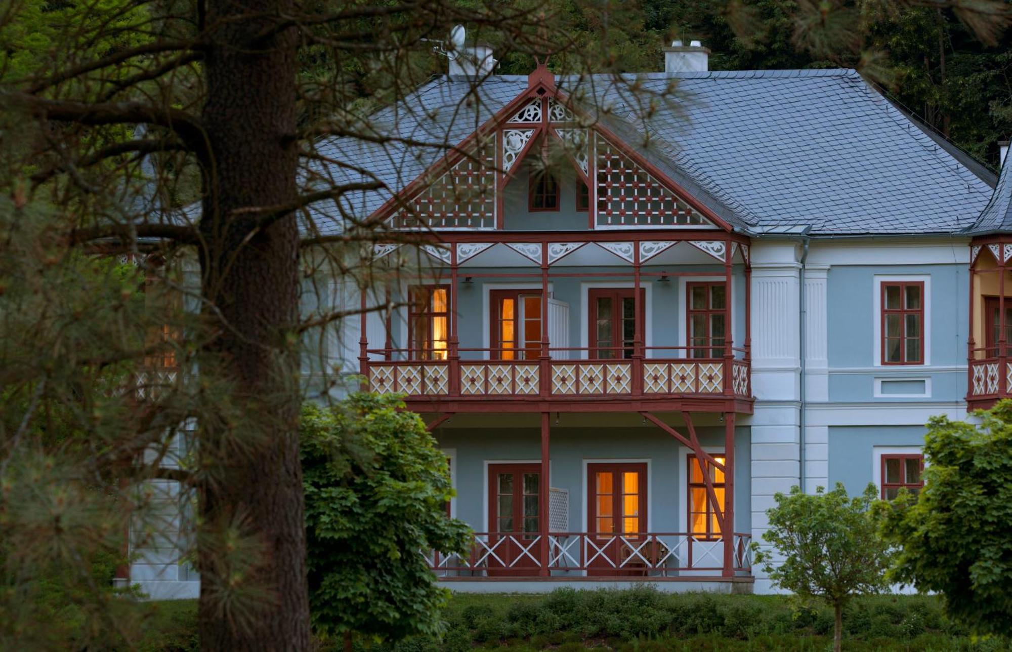 Alpska Ruze Hotel Luhacovice Luaran gambar